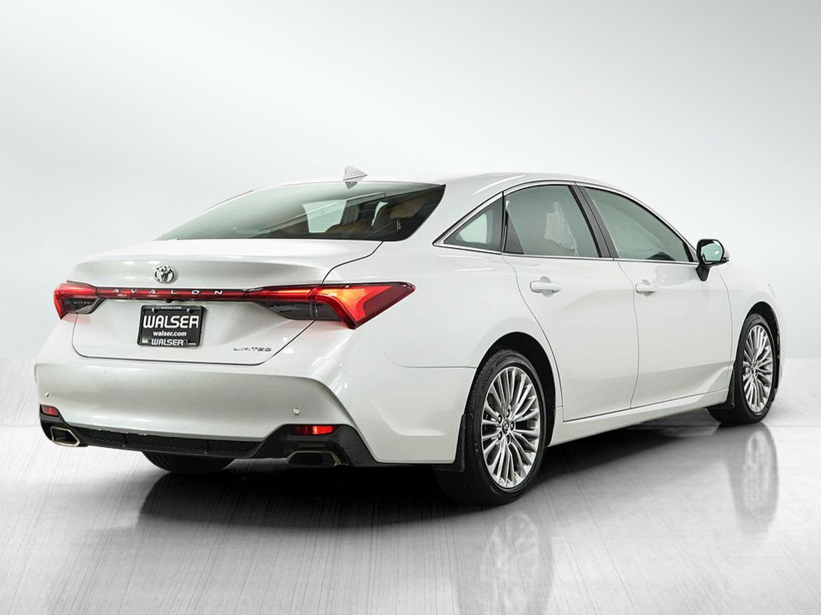 Used 2019 Toyota Avalon Limited FWD image 5