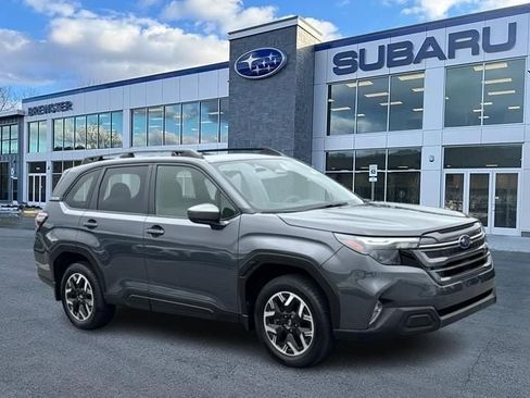 Certified 2025 Subaru Forester Premium AWD/4WD image 1