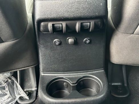 Used 2015 Jeep Wrangler Unlimited Sahara w/ Connectivity Group image 18