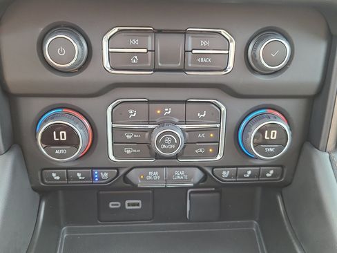 Used 2023 Chevrolet Tahoe High Country AWD/4WD image 23