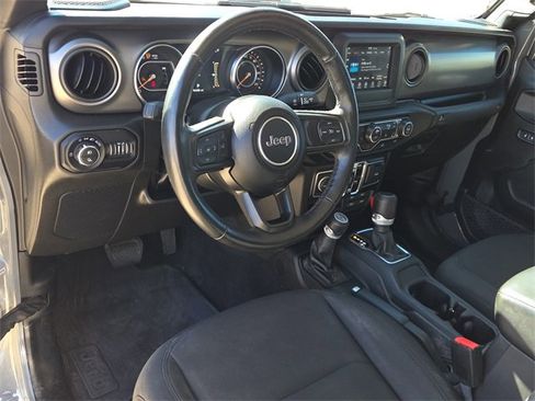 Used 2022 Jeep Gladiator Willys image 18