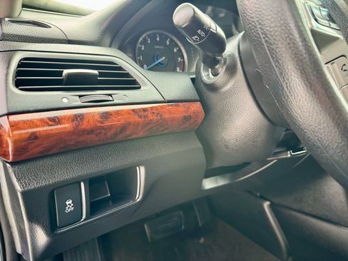 Used 2012 Honda Crosstour EX image 18