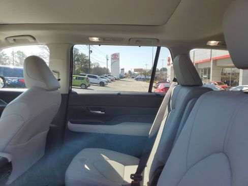 New 2026 Toyota Grand Highlander XLE AWD/4WD image 10
