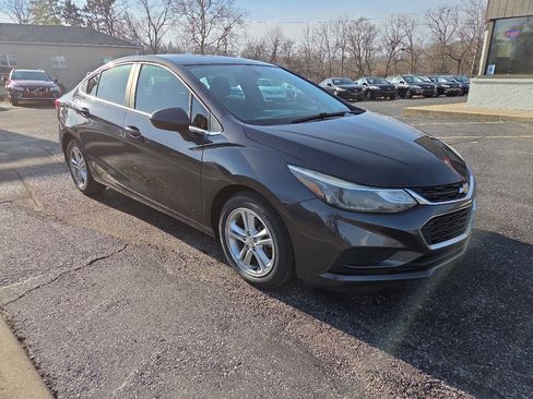 Used 2017 Chevrolet Cruze LT image 3