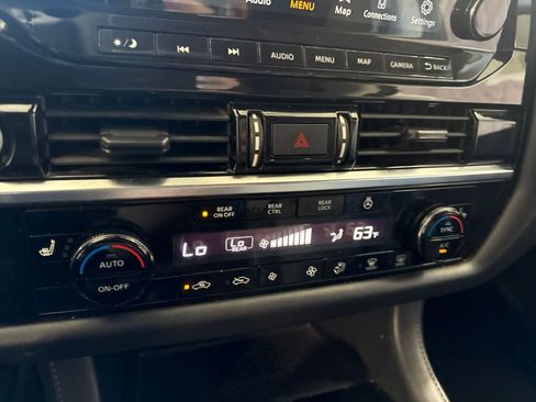 Used 2022 Nissan Pathfinder SL w/ SL Premium Package FWD image 27