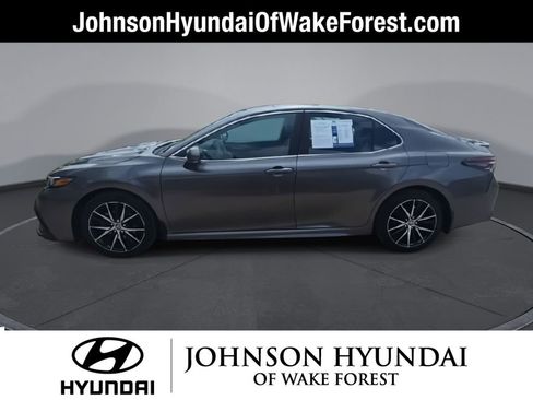 Used 2023 Toyota Camry SE image 5