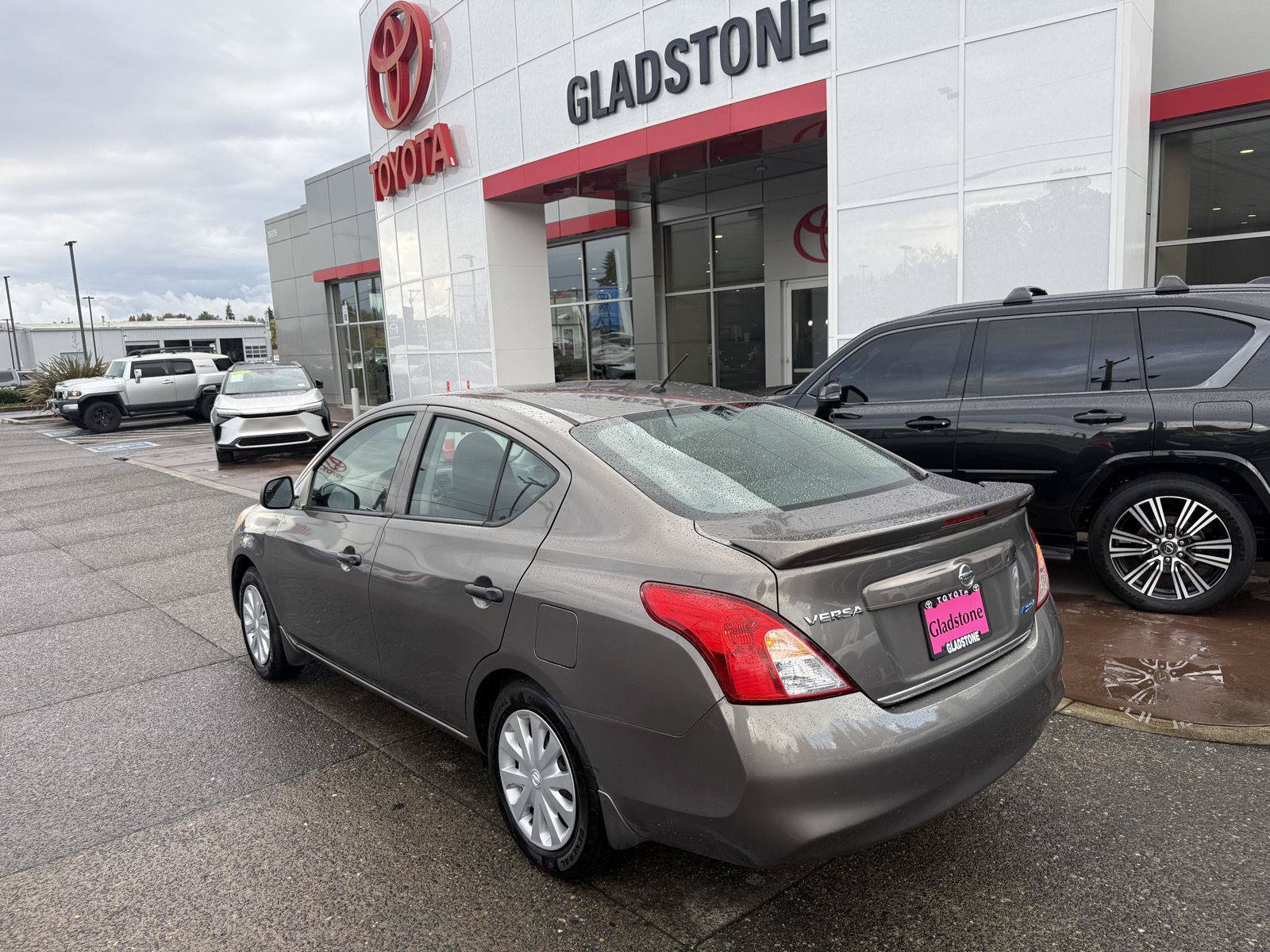 Used 2014 Nissan Versa S Plus FWD image 3