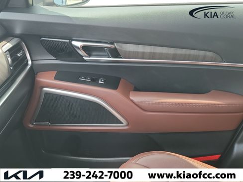 Certified 2023 Kia Telluride EX w/ EX Captain's Chair Package AWD/4WD image 30