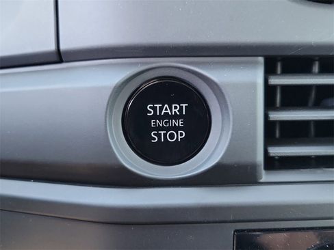 New 2025 Nissan Pathfinder S image 16