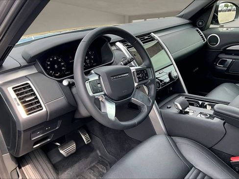 Certified 2025 Land Rover Discovery Dynamic SE AWD/4WD image 13