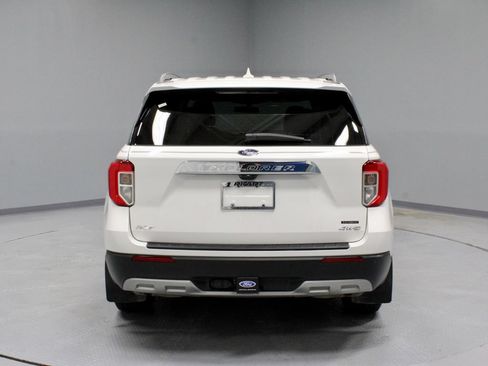 Used 2023 Ford Explorer XLT w/ Equipment Group 202A AWD/4WD image 10