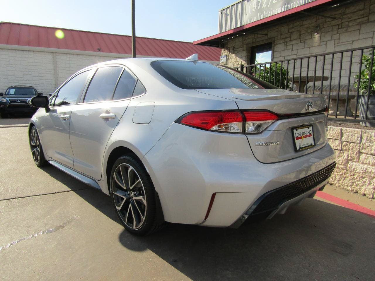 Used 2021 Toyota Corolla SE FWD image 3