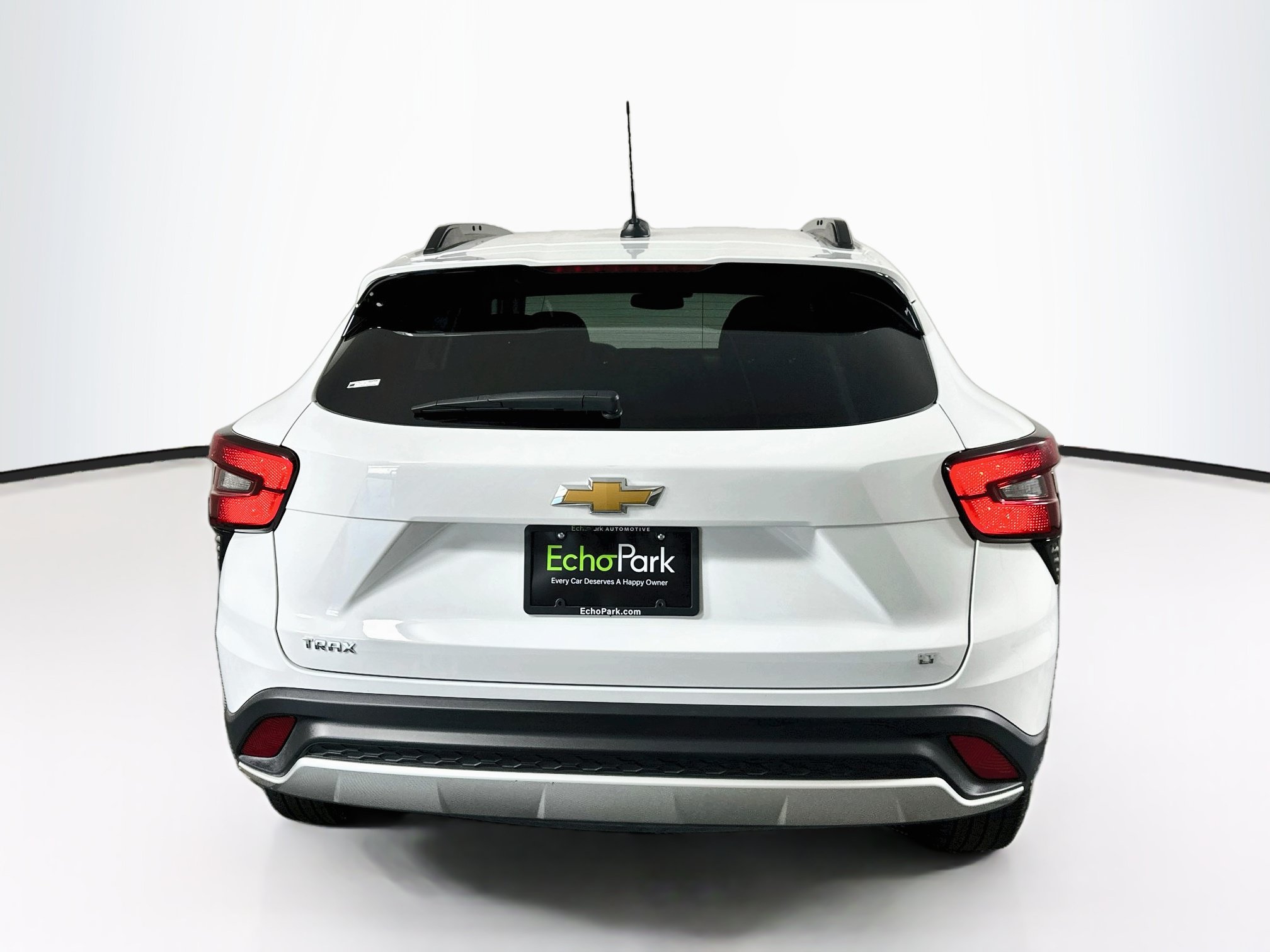 Used 2025 Chevrolet Trax LT FWD image 7