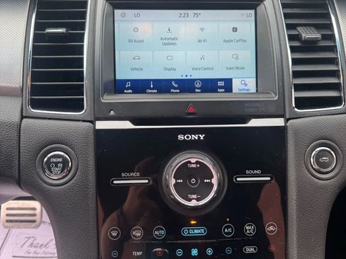 Used 2017 Ford Taurus SHO image 8