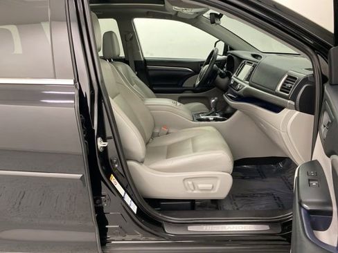 Used 2019 Toyota Highlander Limited Platinum AWD/4WD image 30