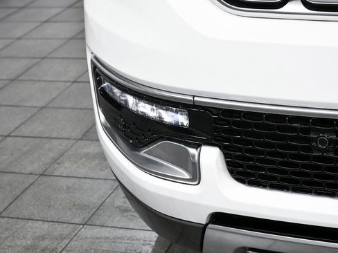 Used 2022 Jeep Wagoneer Series III w/ Premium Group I image 81