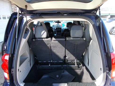 Used 2017 Dodge Grand Caravan SXT image 18