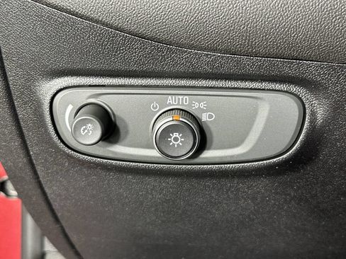 Used 2019 Chevrolet Equinox LT FWD image 21