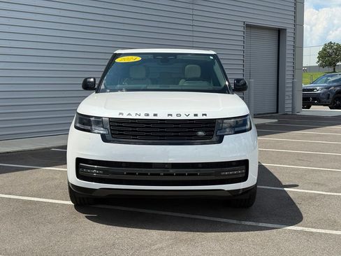 Used 2024 Land Rover Range Rover SE AWD/4WD image 2