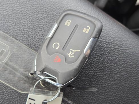 Used 2024 GMC Terrain SLT image 33