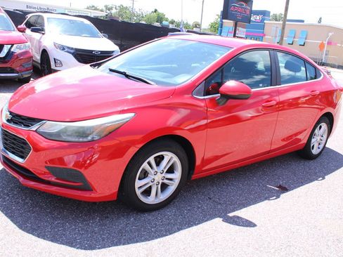 Used 2018 Chevrolet Cruze LT FWD image 2