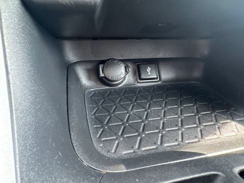 Used 2022 Toyota RAV4 XLE Premium AWD/4WD image 27