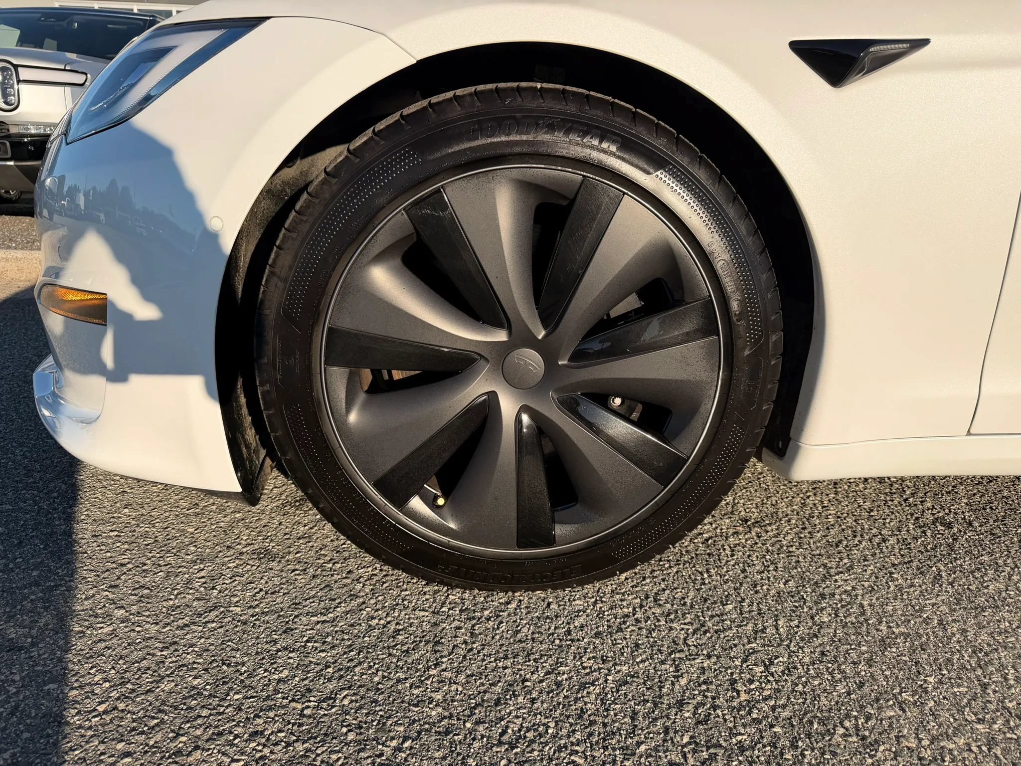 Used 2022 Tesla Model S AWD/4WD image 25