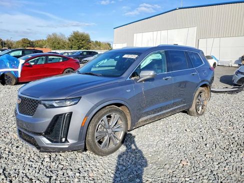 Used 2021 Cadillac XT6 Premium Luxury FWD image 2