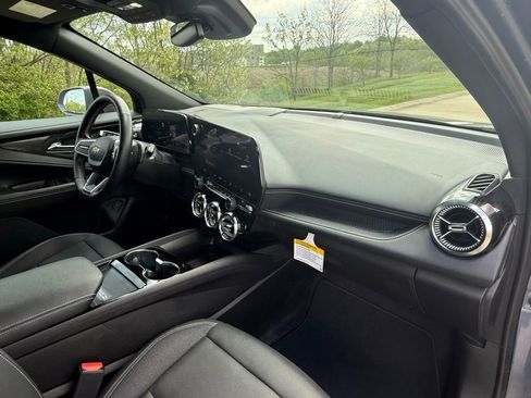 Used 2025 Chevrolet Blazer EV LT AWD/4WD image 23