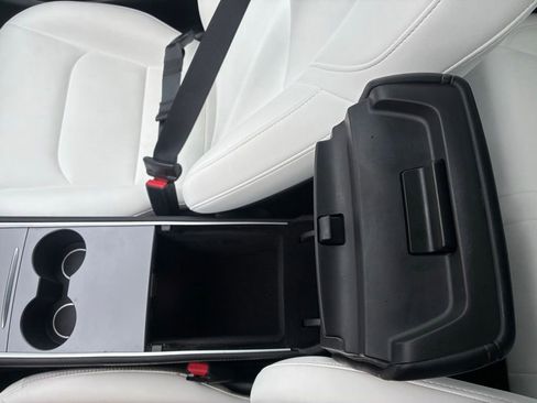 Used 2022 Tesla Model Y Performance image 37