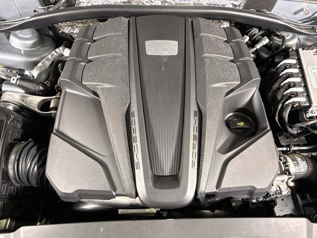 Certified 2023 Porsche Macan S AWD/4WD image 31