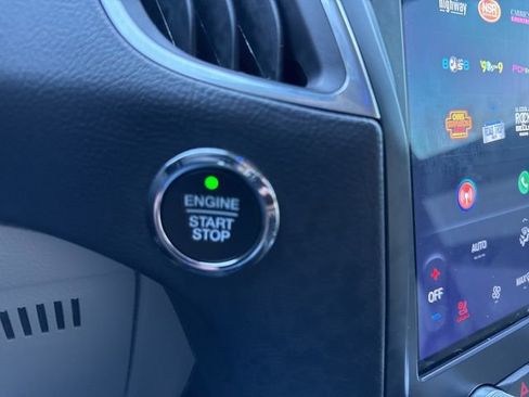 Used 2024 Ford Edge Titanium image 18