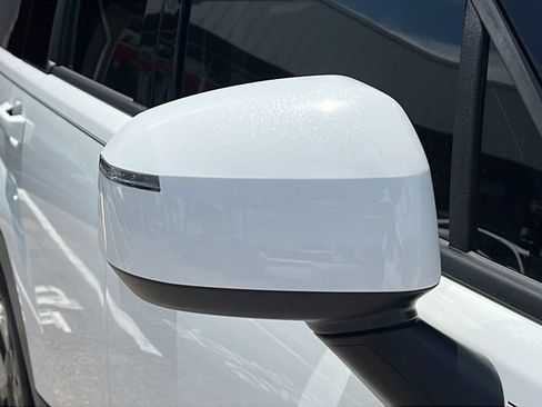 Used 2025 Hyundai Santa Fe SEL FWD image 30