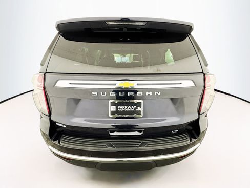 Used 2022 Chevrolet Suburban LT w/ LT Signature Plus Package image 6