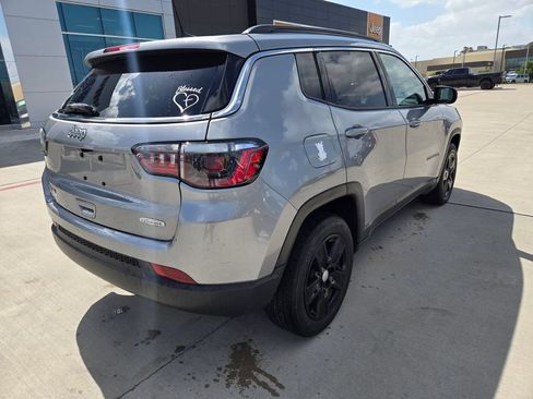 Used 2022 Jeep Compass Latitude AWD/4WD image 3