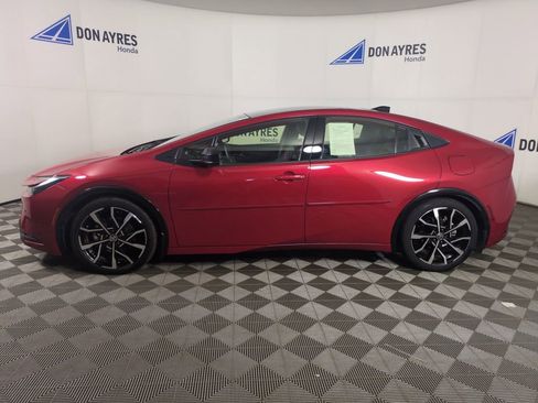 Used 2024 Toyota Prius Prime FWD image 2