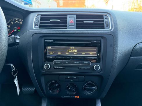 Used 2014 Volkswagen Jetta SE image 41