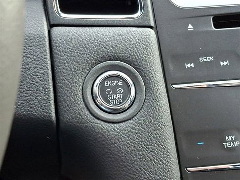 Used 2015 Ford Taurus SEL w/ Equipment Group 201A image 22