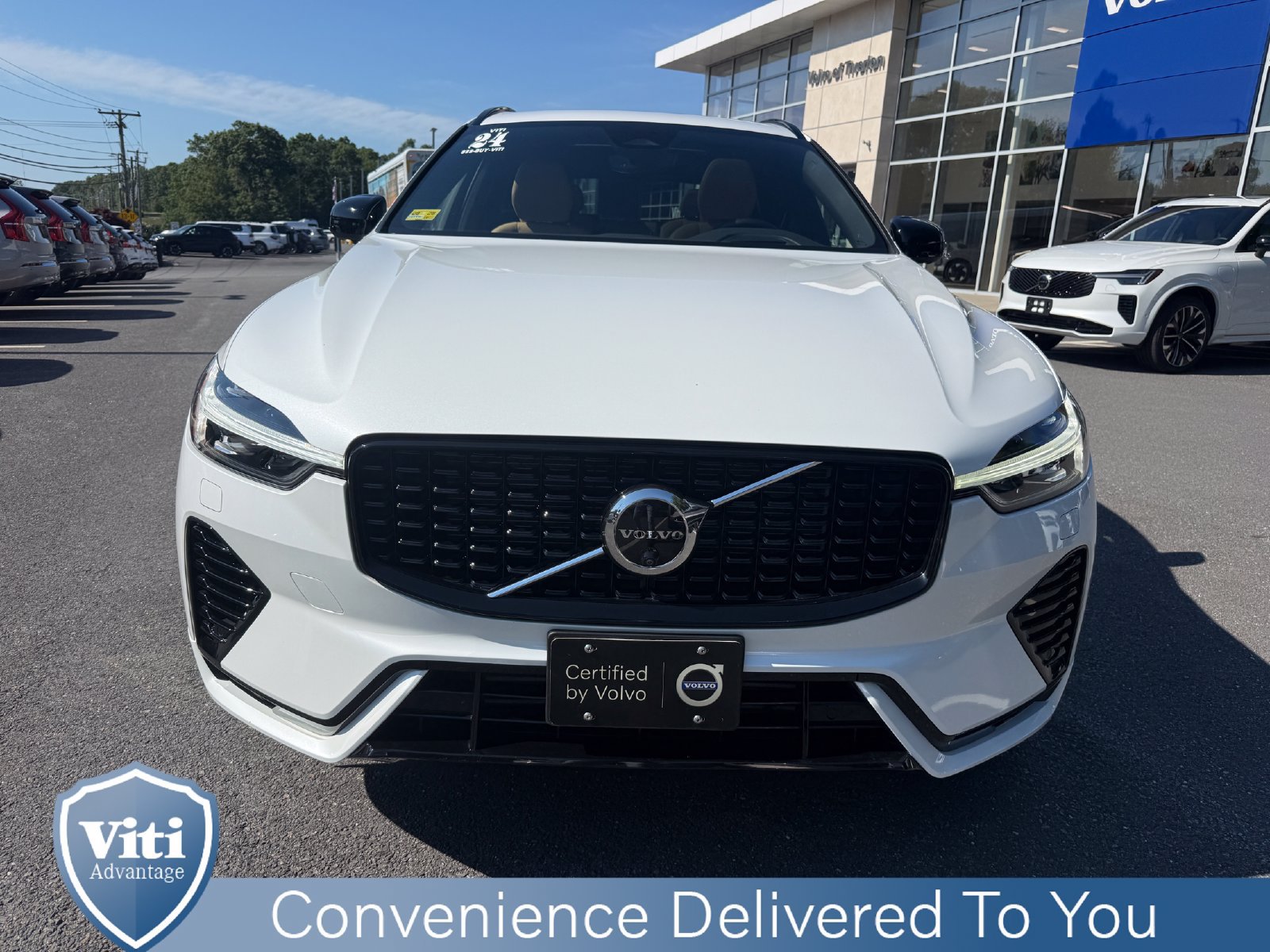 Used 2024 Volvo XC60 T8 Ultimate AWD/4WD image 3