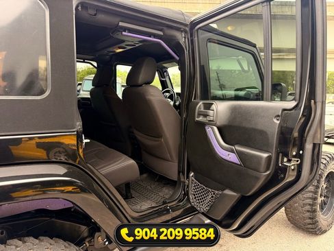 Used 2017 Jeep Wrangler Unlimited Sahara w/ Connectivity Group AWD/4WD image 27