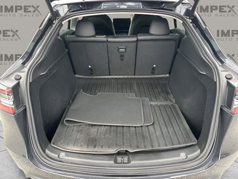 Used 2024 Tesla Model Y 2WD image 29