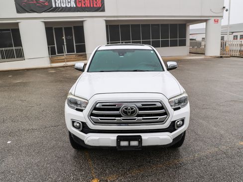 Used 2019 Toyota Tacoma Limited AWD/4WD image 19