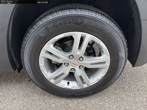 Used 2024 GMC Terrain SLE w/ Driver Convenience Package FWD image 9
