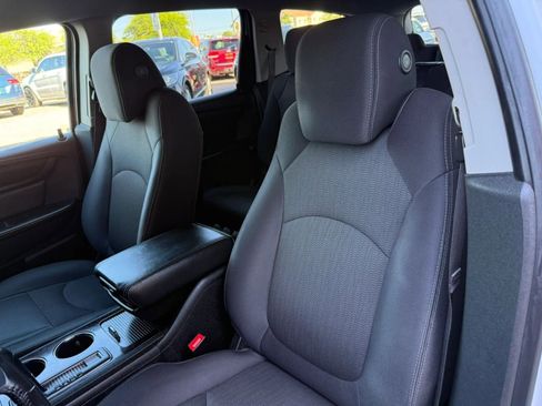 Used 2017 Chevrolet Traverse LT w/ Style and Technology Package AWD/4WD image 38