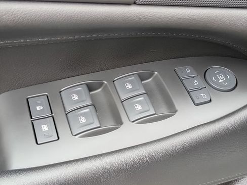 Used 2015 Cadillac Escalade Luxury AWD/4WD image 29