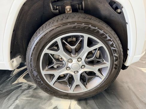Used 2020 Jeep Grand Cherokee Overland AWD/4WD image 27