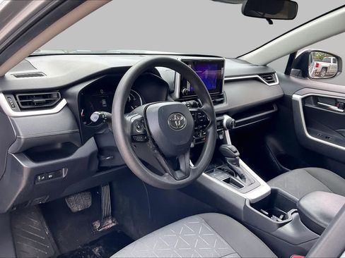 Used 2024 Toyota RAV4 XLE FWD image 17