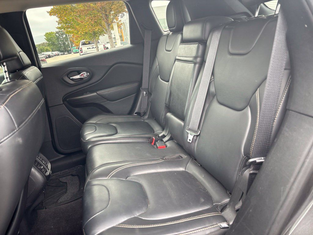 Used 2017 Jeep Cherokee Limited AWD/4WD image 13