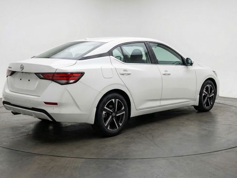 Used 2025 Nissan Sentra SV image 9