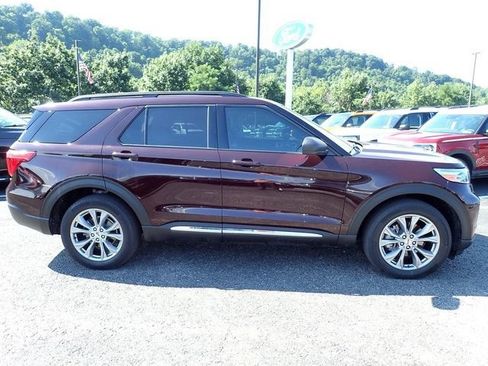 Used 2023 Ford Explorer XLT w/ Equipment Group 202A AWD/4WD image 10